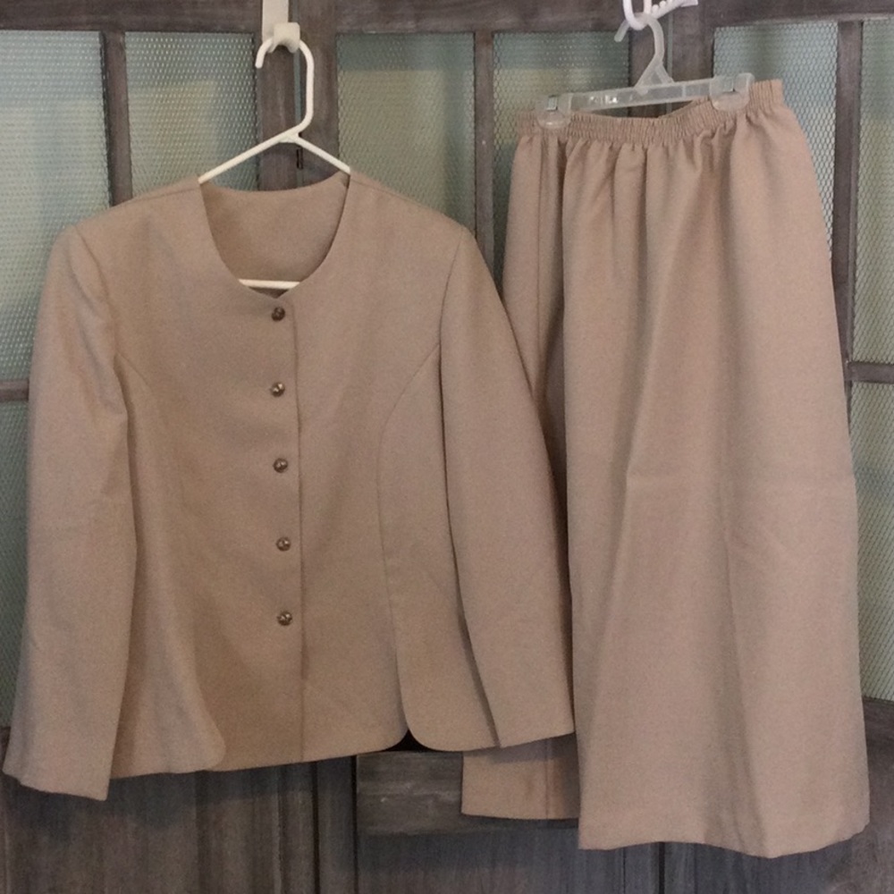 2 pc skirt suit set Elizabeth Williams size 12P tan